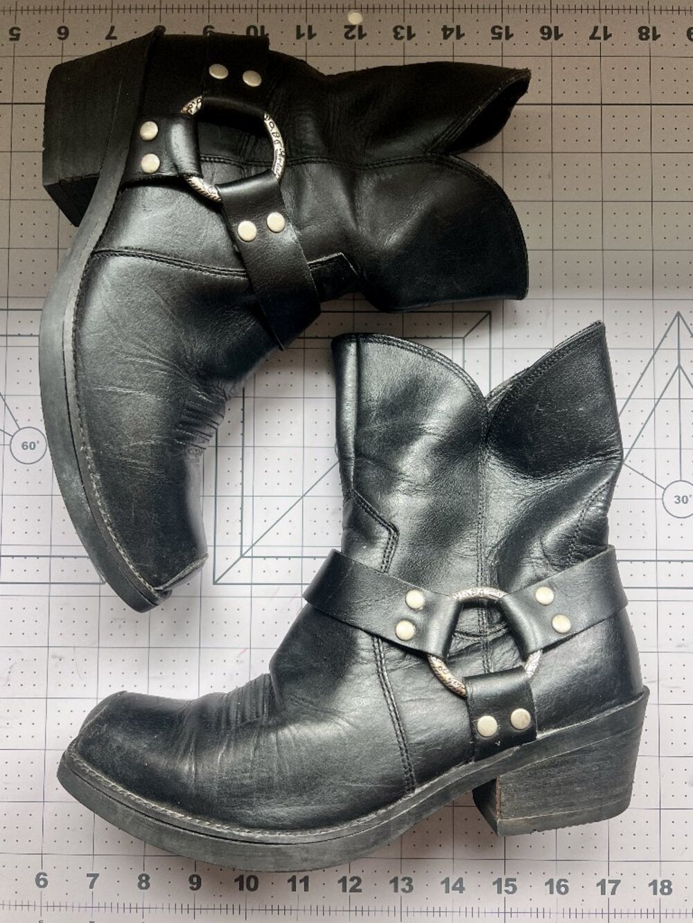"hard to find" Ariat Outlaw harness black boots 7